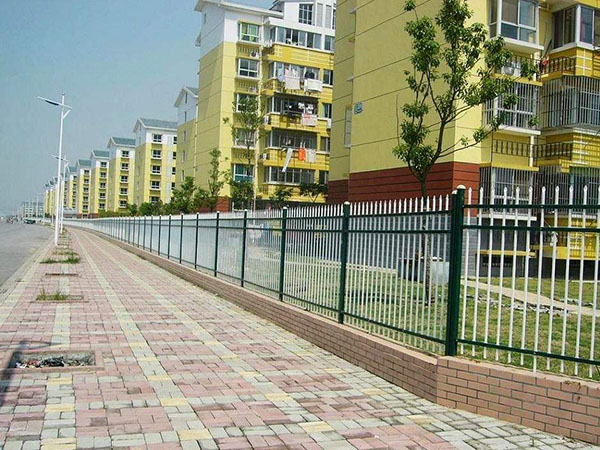 小区锌钢护栏 - 安平县贝纳丰丝网制品有限公司图片3