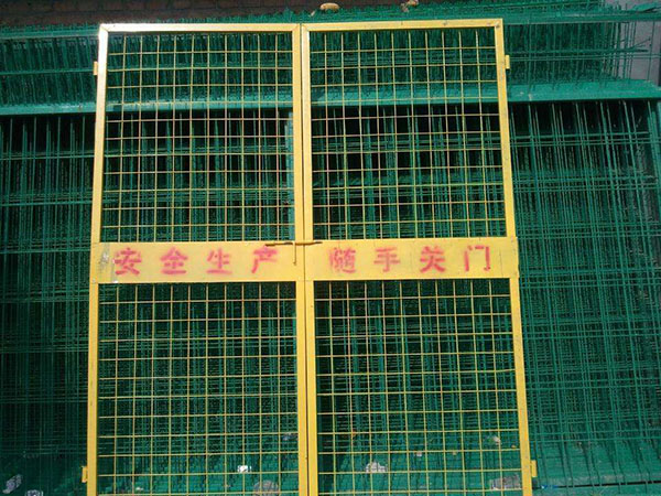 电梯安全防护门 - 安平县贝纳丰丝网制品有限公司图片1
