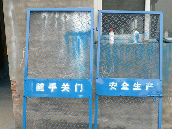 电梯安全防护门 - 安平县贝纳丰丝网制品有限公司图片3