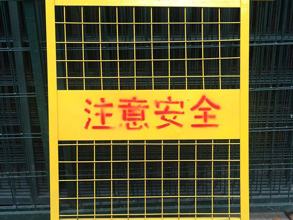 护栏电梯防护门 - 安平县贝纳丰丝网制品有限公司图片2