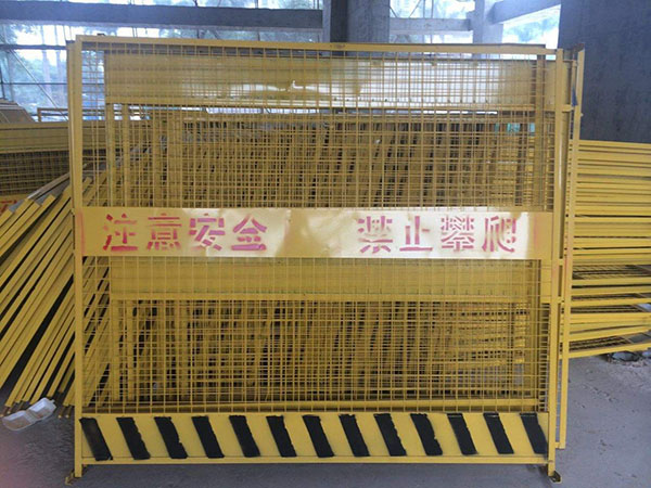 施工电梯安全门 - 安平县贝纳丰丝网制品有限公司图片3