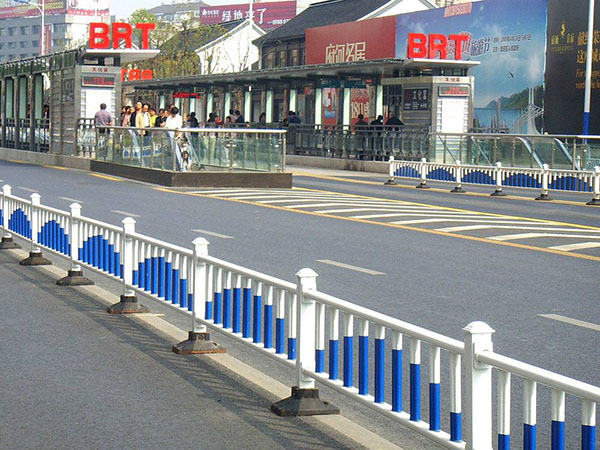 防撞道路护栏 - 安平县贝纳丰丝网制品有限公司图片3