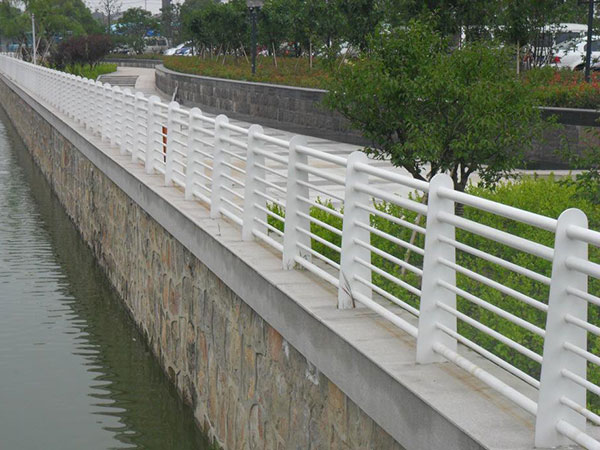 新型河道护栏 - 安平县贝纳丰丝网制品有限公司图片2